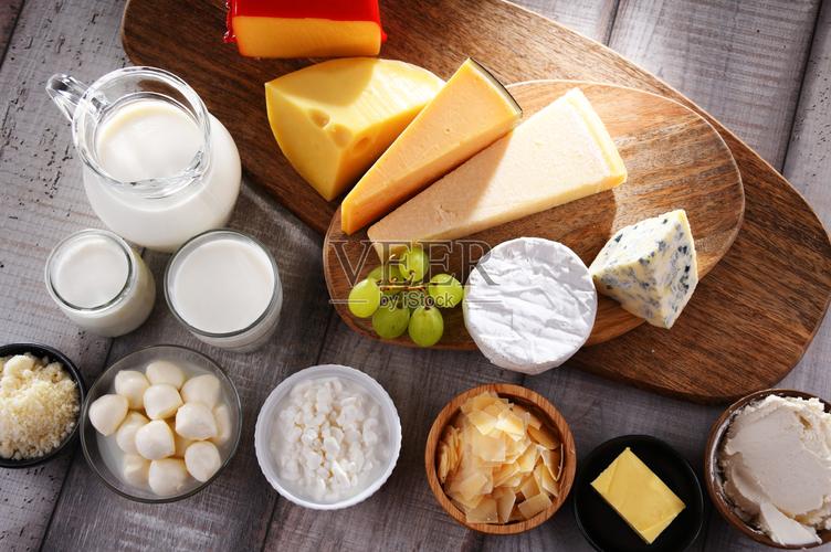 乳制品的繽紛世界 奶酪、牛奶與酸奶的視覺盛宴